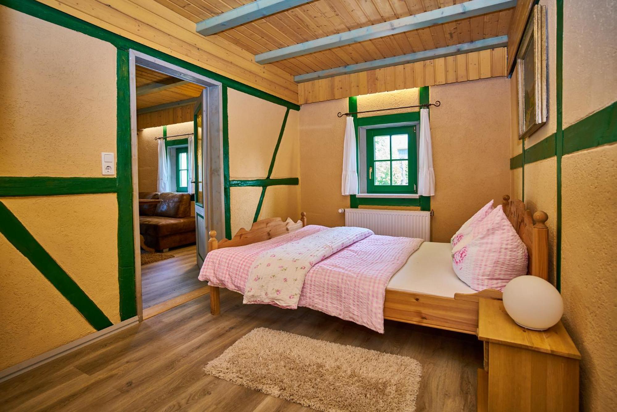 Hotel Olbernhau Mit Sauna - Kleines Landhotel Zur Ofenschenke Buitenkant foto